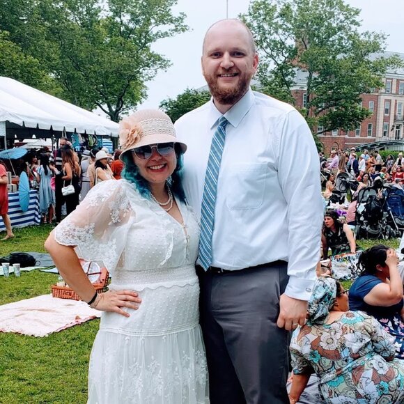 Women's Gatsby Linen Cloche Hat with Lace Band and Flower - Picture 4 of 4